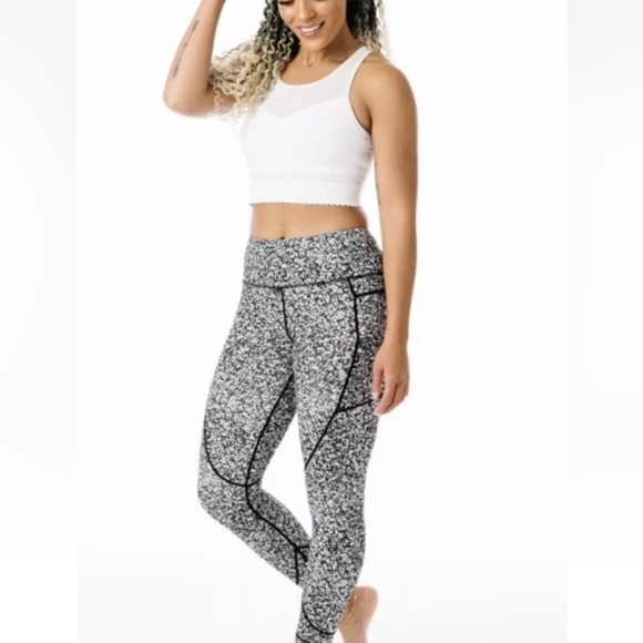 Zyia Active Black Pocket Mosaic Soft n Snug Mid-Rise Leggings 6/8 - Picture 1 of 10